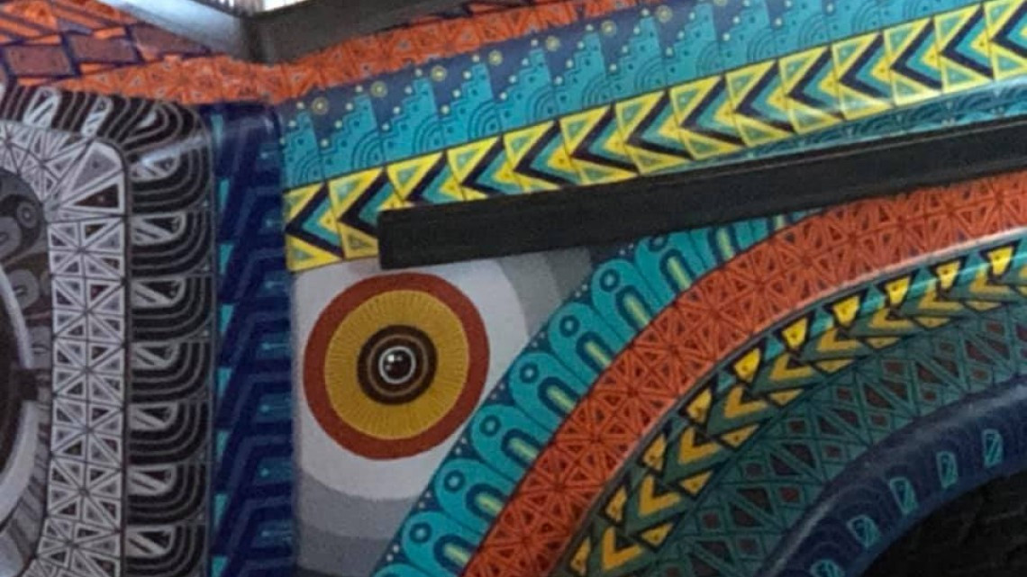 Transforman vehículo de lujo en muestra de la cultura de Oaxaca 