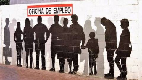 Baja desempleo en segundo trimestre en España