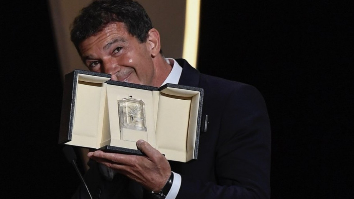 Antonio Banderas es galardonado como mejor actor en Cannes