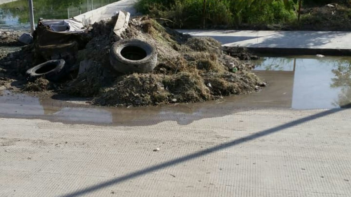 Basura causa aguas negras ¡urge mantener limpio!