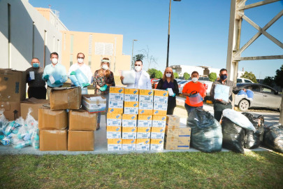 Entrega Maki Ortiz material médico en Hospital 270 del IMSS por contingencia