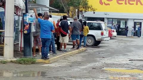 Largas filas en supermercados incrementa el riesgo de contagios