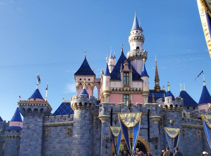 California reduce restricciones, permitirá reapertura de parques Disney