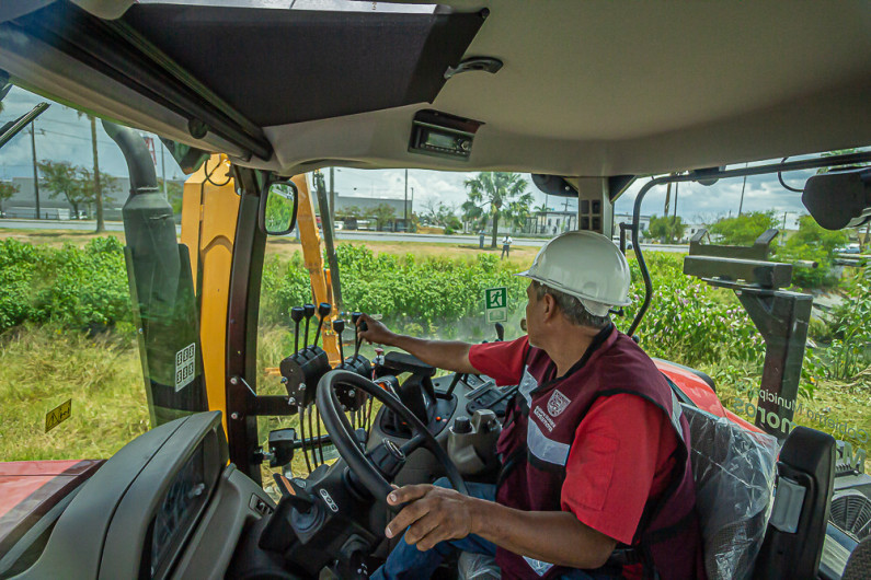 Adquiere Gobierno de Matamoros equipo para mantener limpios los drenes