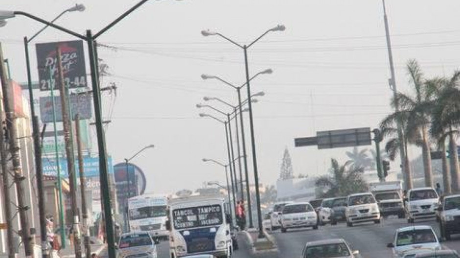 Cada fin de semana se daña una lámpara de alumbrado público por choques