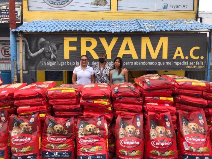 Entregan  croquetas para apoyar a 400 animales rescatados