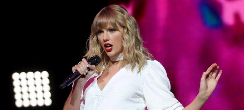 Taylor Swift transmitirá concierto íntimo de "Folklore" en Disney+