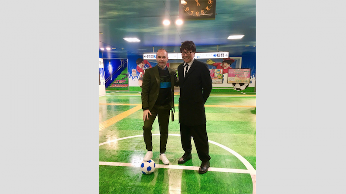 Iniesta inaugura una estación de metro dedicada a Oliver y Benji