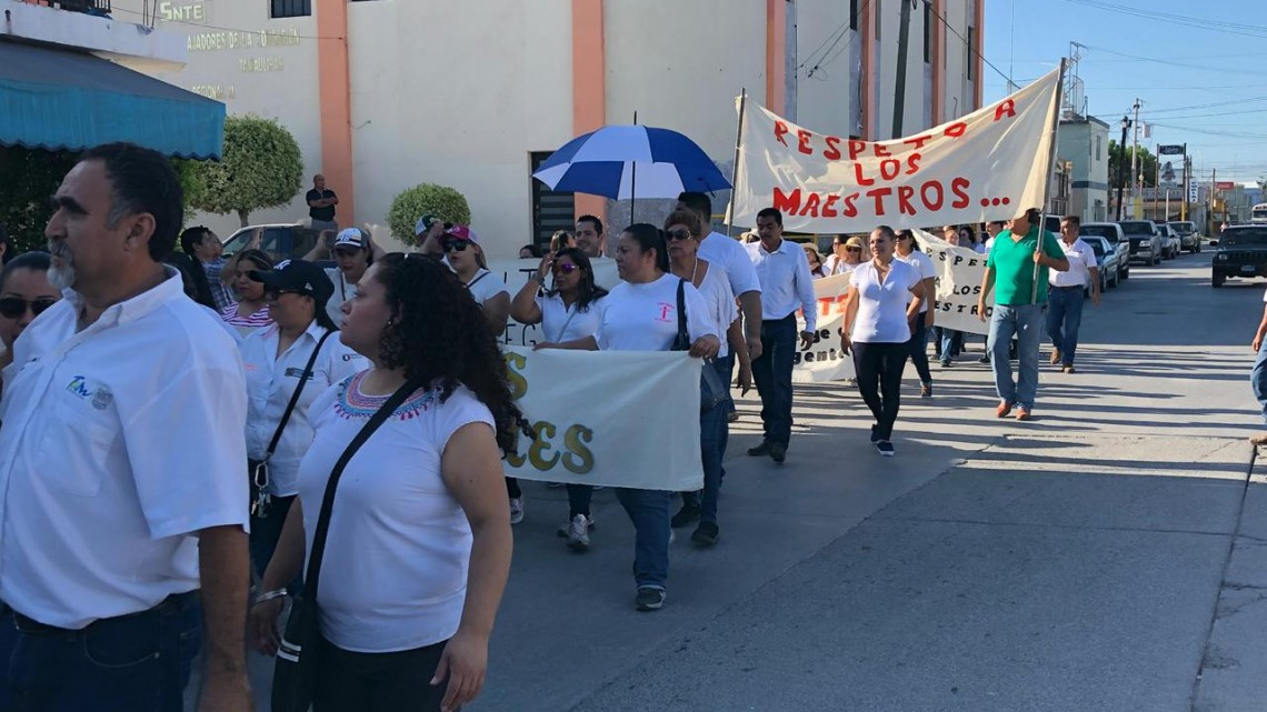 Marchan maestros para exigir seguridad 