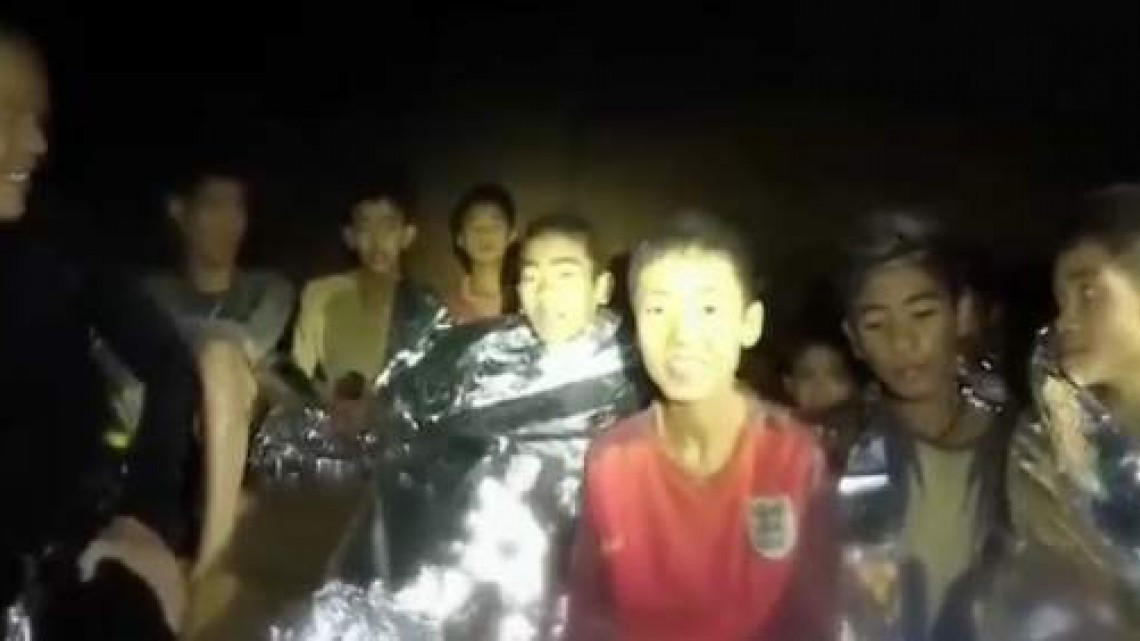 Tormenta amenaza el rescate de los 12 niños y su entrenador