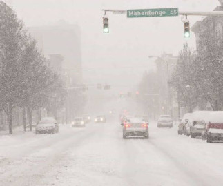 Tormenta invernal amenaza a residentes en sureste de EU