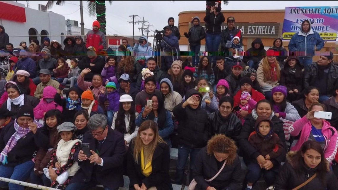 Familias disfrutan de espectacular Patinaje Artístico