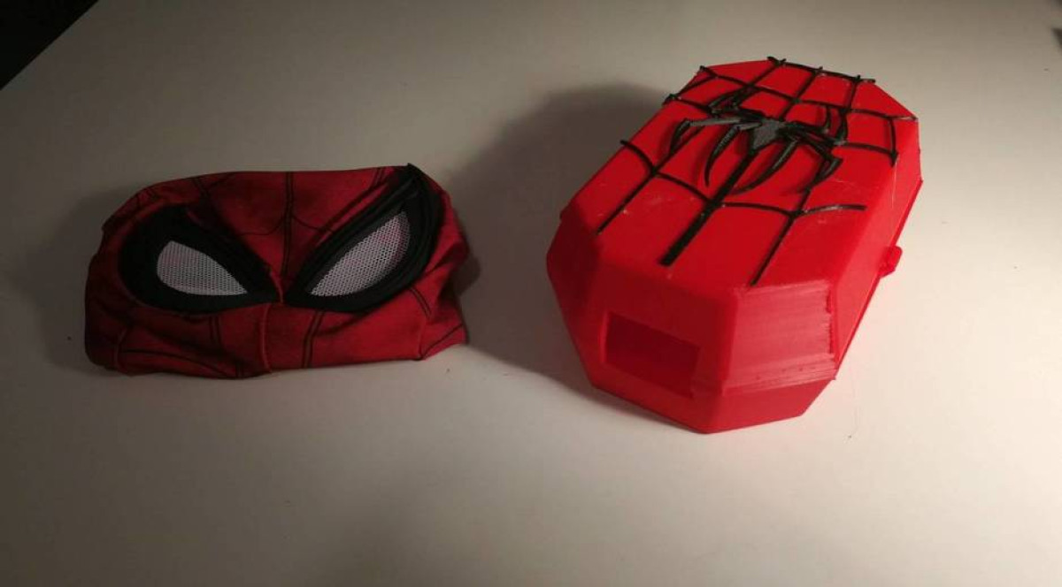 Imprimen cajas 3D con superpoderes para niños con cáncer