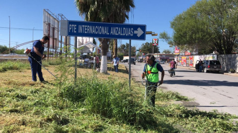 Estudiantes limpian canal Rodhe y ofrecen servicios médicos