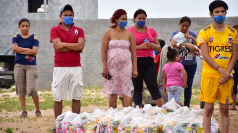 Voluntariado DIF Reynosa entrega alimentos y artículos de limpieza a los vecinos del fraccionamiento Valladolid