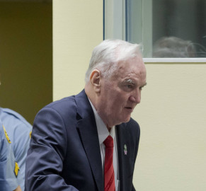 Mladic, condenado a cadena perpetua por genocidio