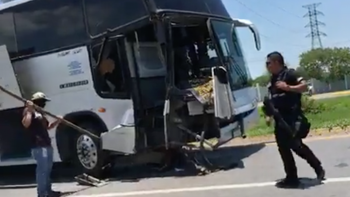 Choca autobús que trasportaba reos 