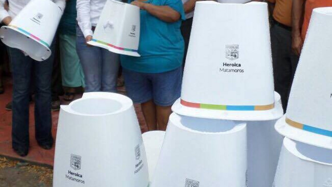 Ayuntamiento otorga porta garrafones a áreas rurales