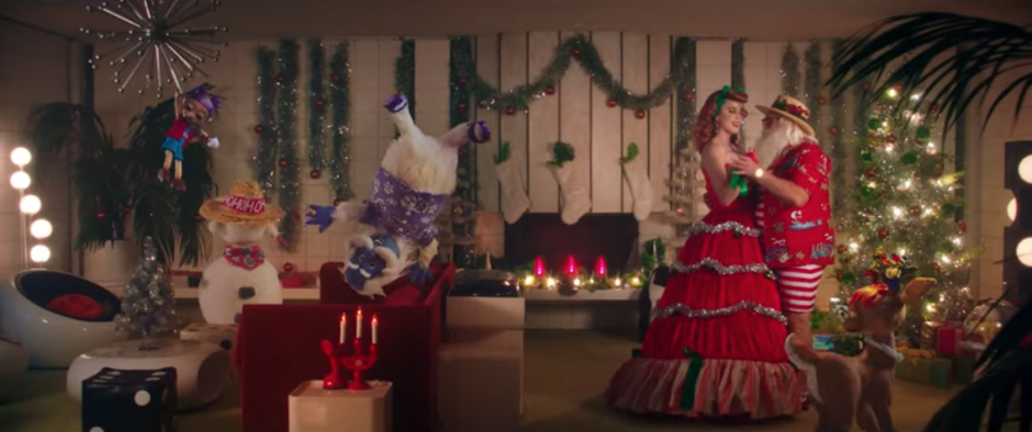 Katy Perry estrena video navideño con 'Santa Claus'