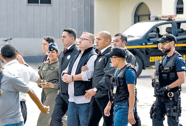 Vincula Juez a proceso a Javier Duarte