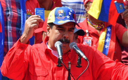 Reaparece Maduro en acto público