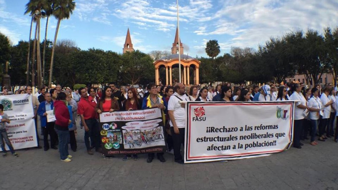 Telefonistas marchan contra el gasolinazo mexicano 