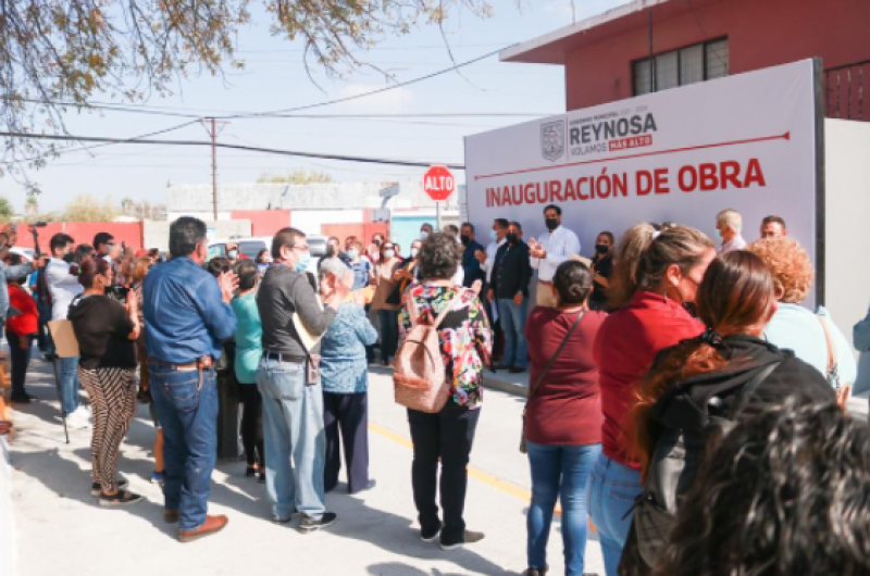 Beneficia R. Ayuntamiento a la colonia El Anhelo con pavimento hidráulico