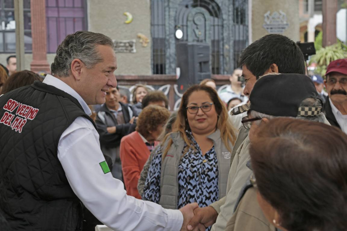 Adrián Oseguera lleva bienestar a las colonias con más obras de pavimentación