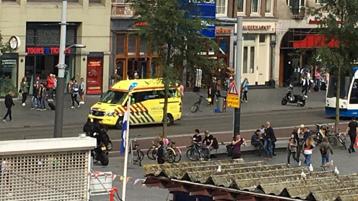 Ataque con cuchillo deja dos heridos en estación de tren en Holanda