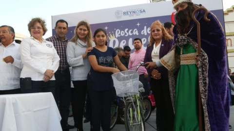 Celebra Maki Ortiz a niños reynosenses su Día de Reyes
