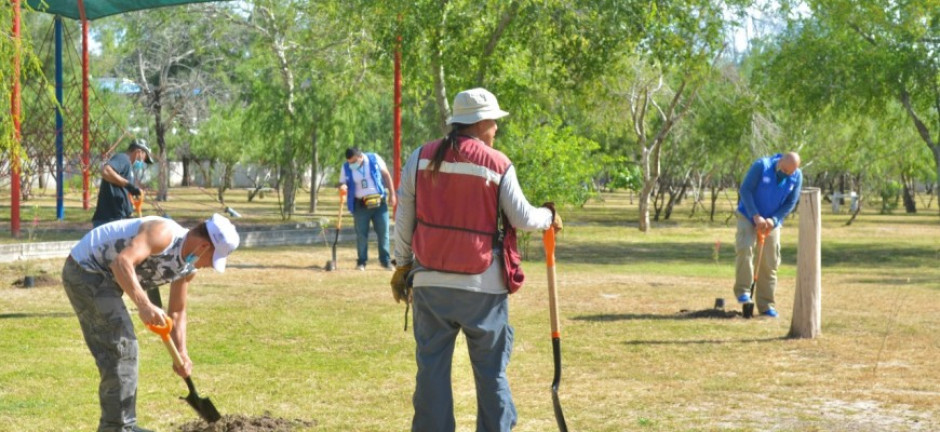 Agencia de la ONU y migrantes participaron con el Presidente Municipal en una campaña de reforestación