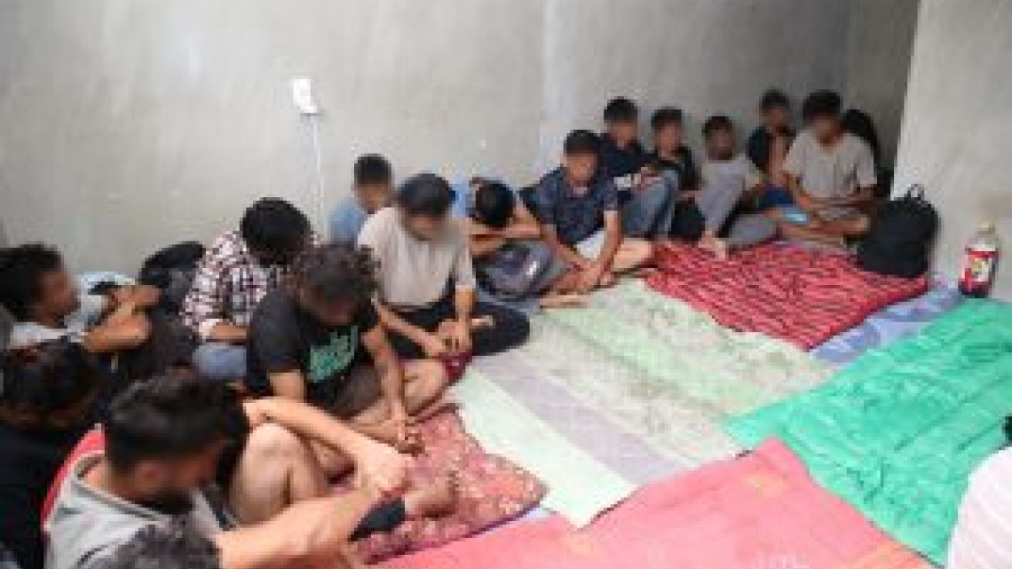 Encuentran encerrados a 41 migrantes en casa de Oaxaca