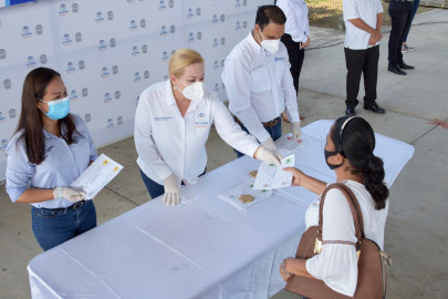 Absoluto respaldo de Alma Laura Amparán a la educación