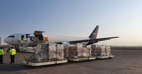 Llegan a México ventiladores comprados a EU para hacer frente a la pandemia