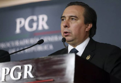 Niegan amparo a Tomás Zerón por caso Ayotzinapa