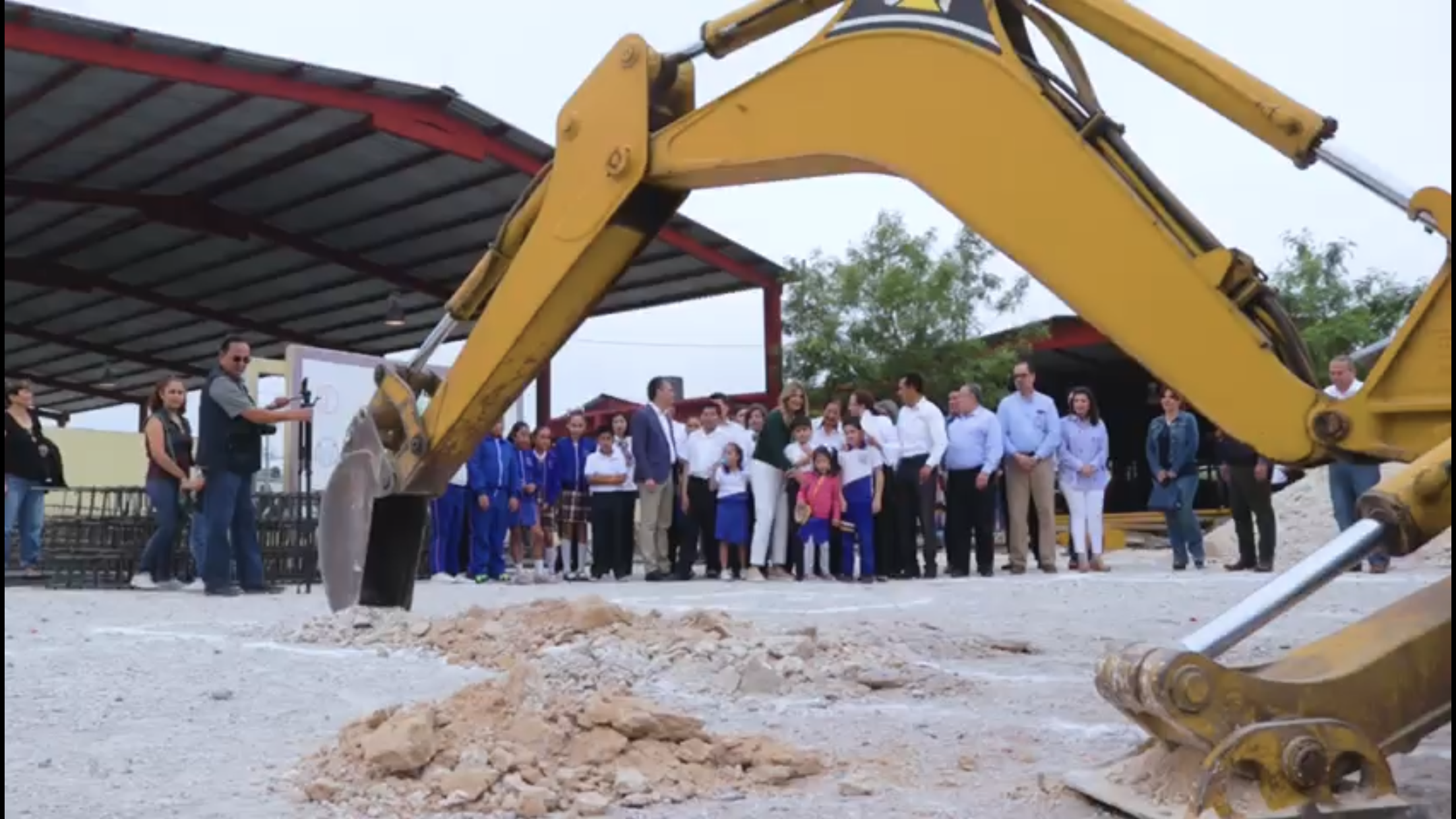 Agradecen madres de familia construcción de aulas escolares en Jarachina Sur