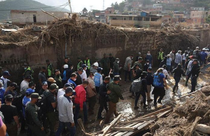 Suben a 54 los muertos y bajan a ocho los desaparecidos por deslave en Venezuela
