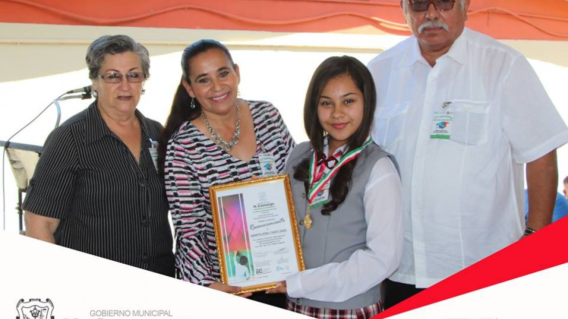 Alcalde asiste a ceremonia de graduación