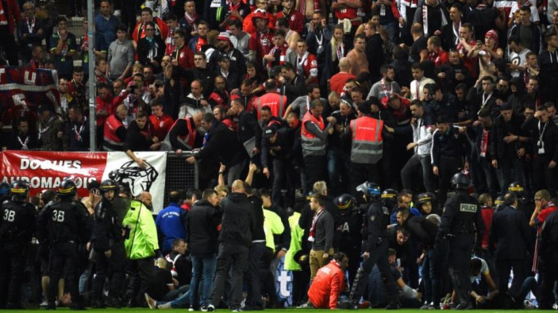 Suspenden partido del Lille por avalancha de hinchas