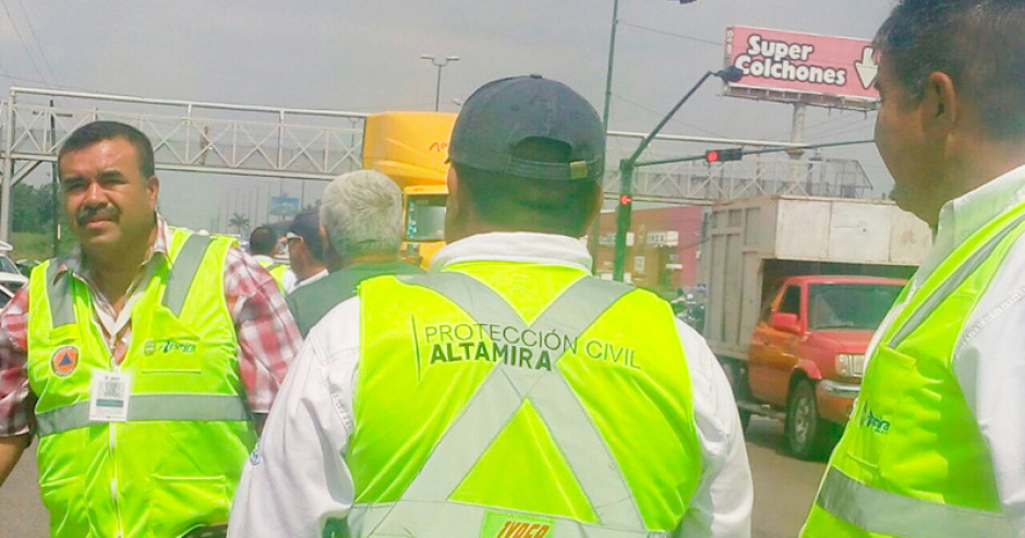 Vecinos alertan a Protección Civil por fuga química 