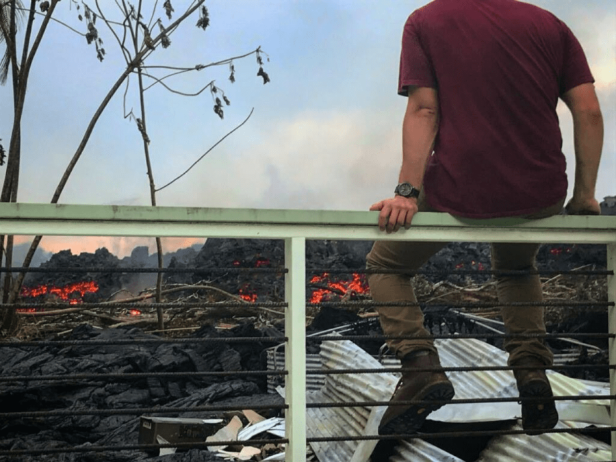 Cerca de una docena de personas se encuentran rodeadas de lava, en Hawái