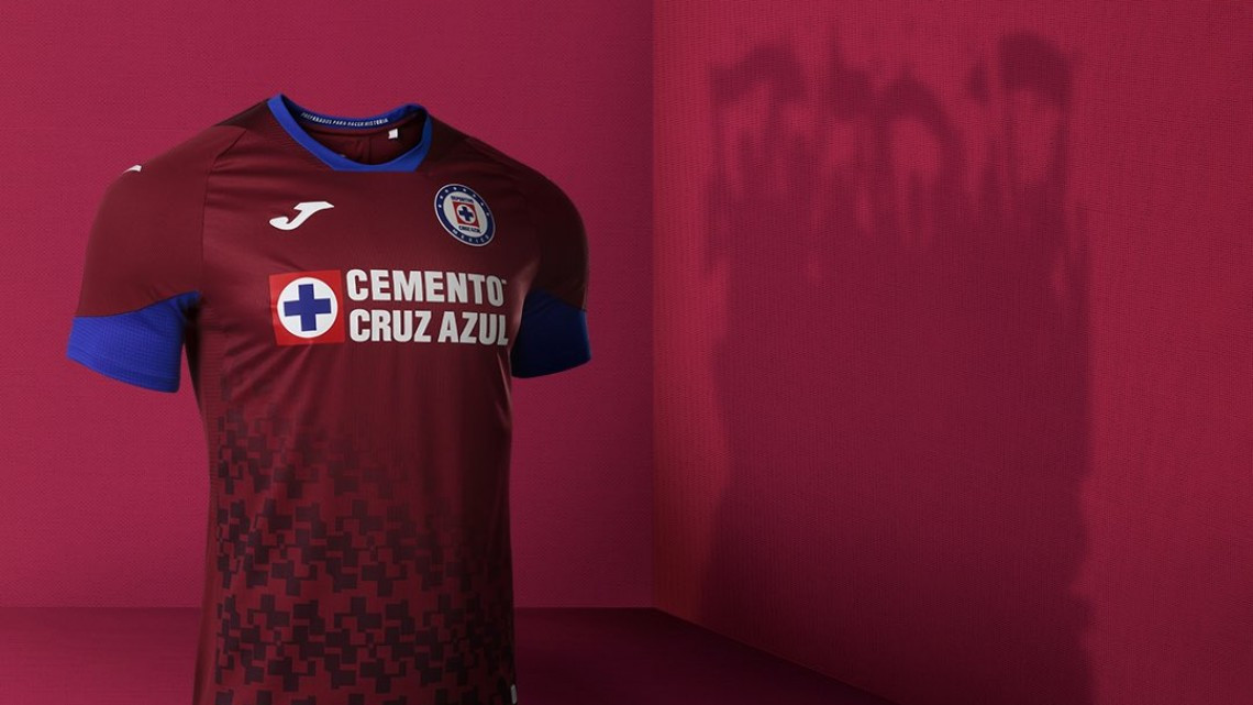Cruz Azul presenta su nueva indumentaria para la temporada 2020-21
