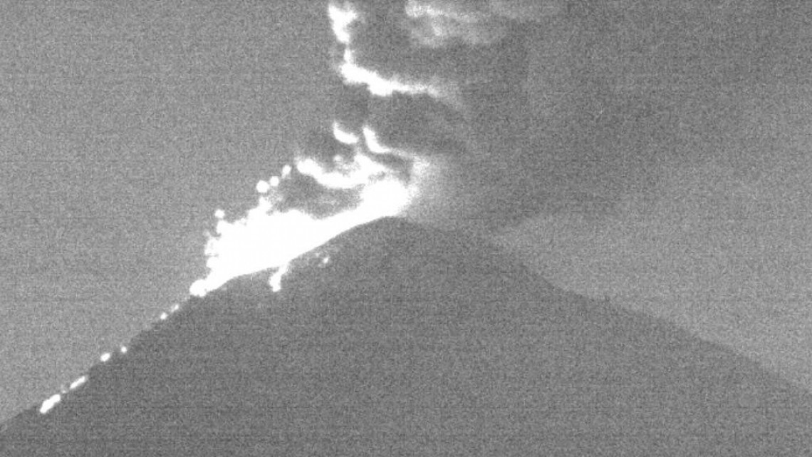 Popocatépetl incrementa actividad, lanza material incandescente