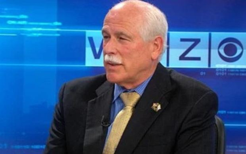 Propone sheriff que presos construyan muro con México 