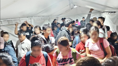 Rescatan a 144 migrantes en vagón de tren en Coahuila