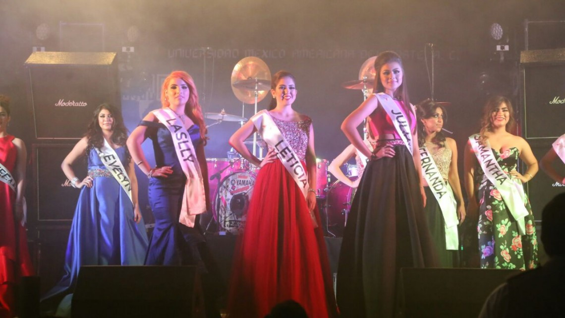 Corona Alcaldesa a Reyna de universitarios