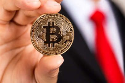 Bitcoin rompe nuevamente su récord histórico y se coloca en 38 mil 590 dólares