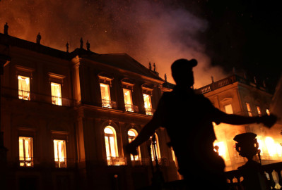 Incendio consume en su totalidad el Museo Nacional de Río de Janeiro