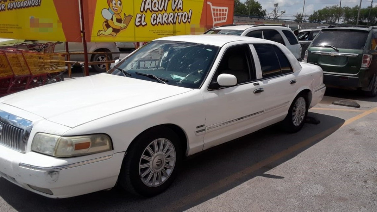 SSP lleva a cabo aseguramiento de dos camionetas, armas cortas y un individuo