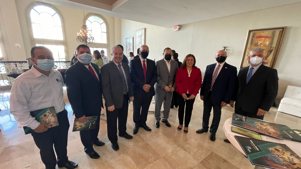 Presenta asociación de maquiladoras libro "Valor es INDEX"